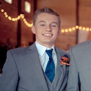 Meet your Posher, Avery